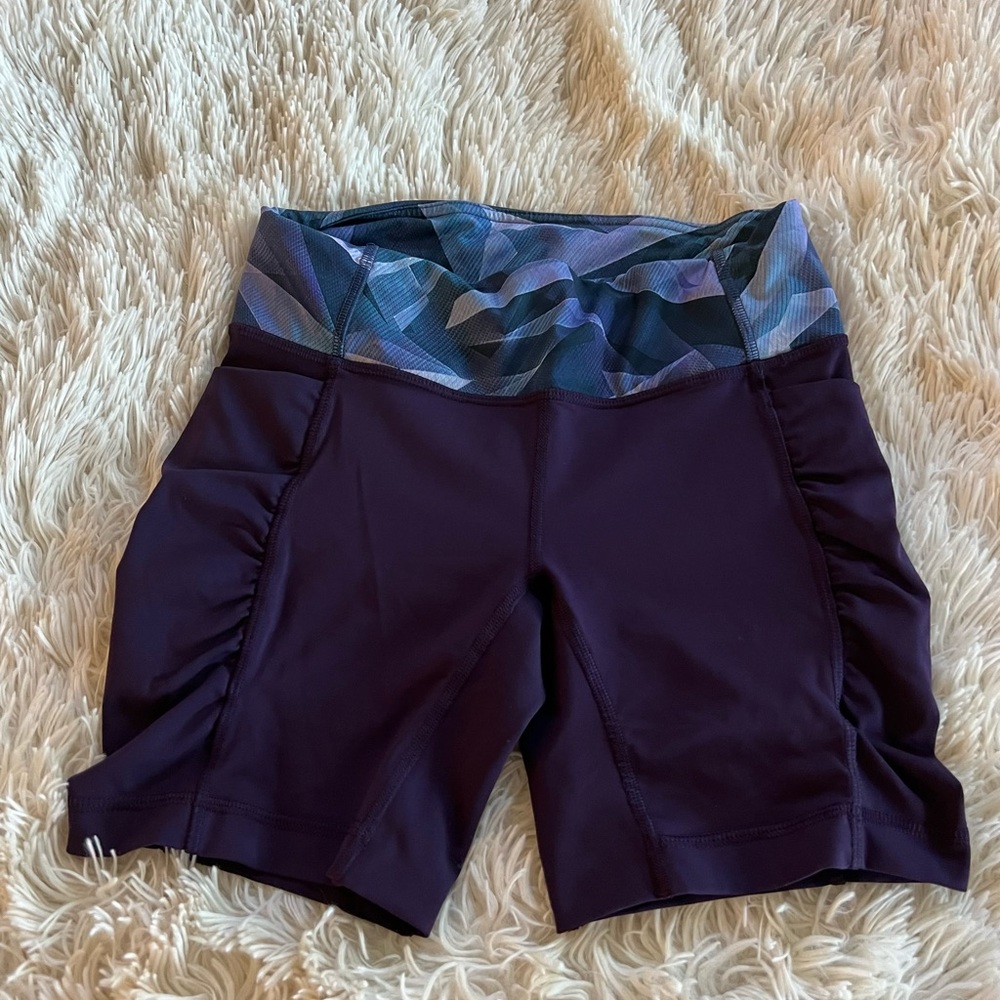 Lululemon bike short with scrunch sides and pockets